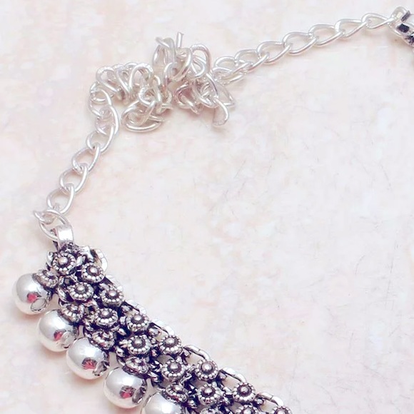 Striking Silver statement necklace - Picture 3 of 3